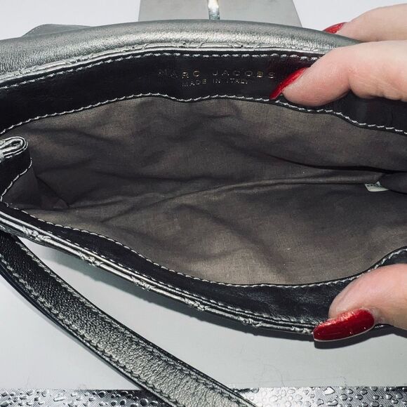 Marc Jacobs Made in Italy Metallic Quilted Leather Faux Lock Front Wristlet - Picture 10 of 14